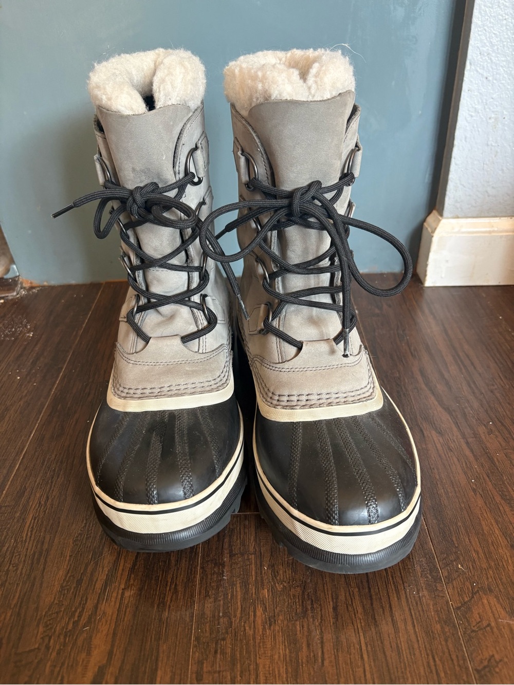 Sorel Women’s Gray and Black Insulated Waterproof Lace-Up Boots